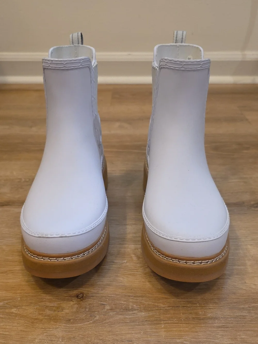 Hunter White Chelsea Rain Booties with Tan Soles Sz 40